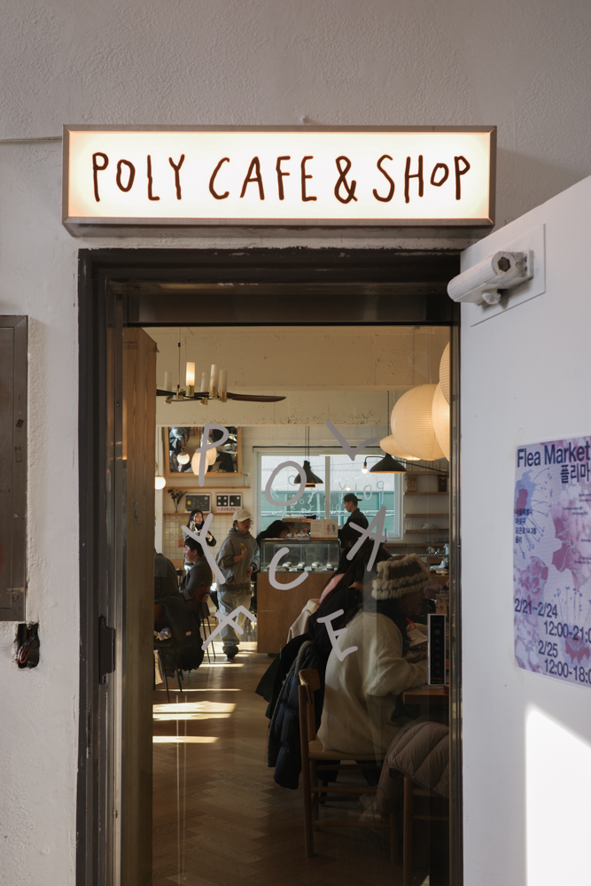 POLYの外観