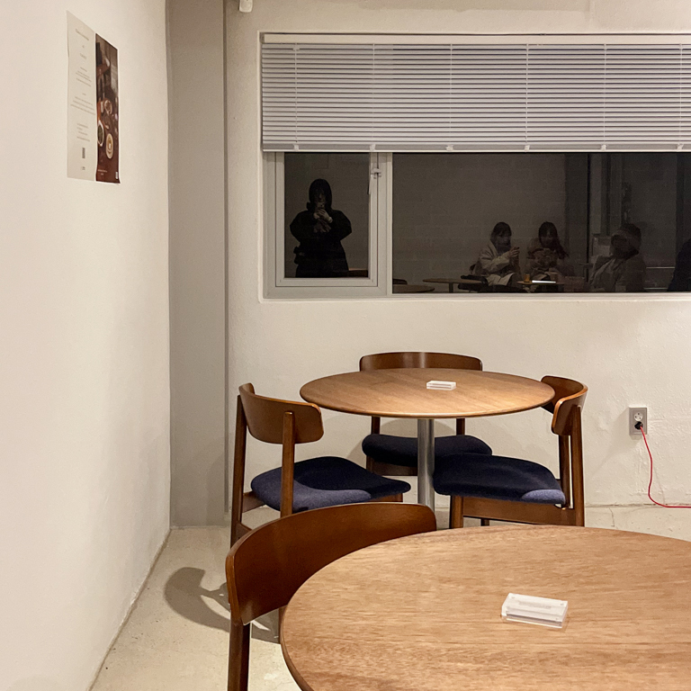 COFFEE NAP ROASTERS 聖水の内観