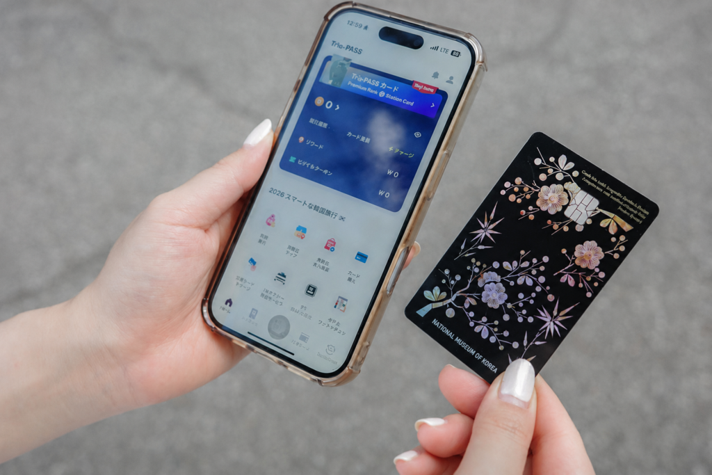 スマートフォンと実物カード